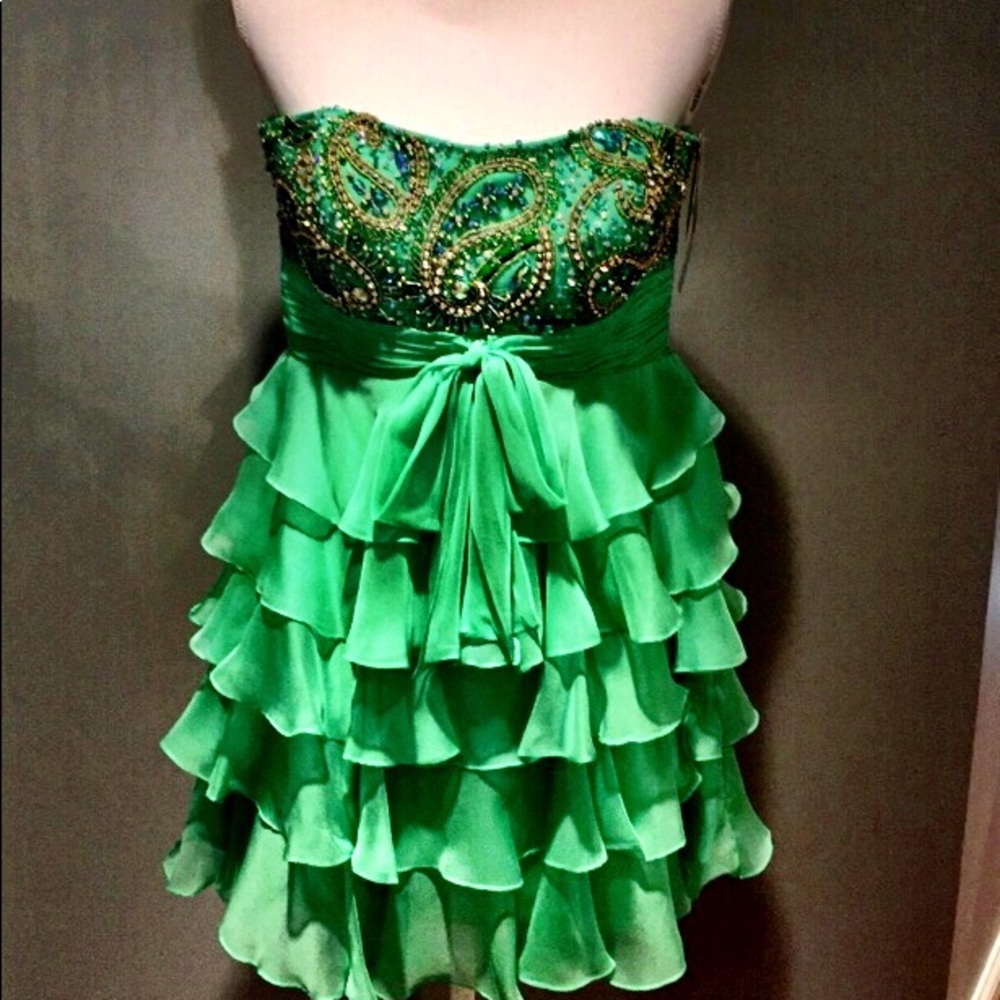 NWT.. Alyce Paris Strapless Short Dress.